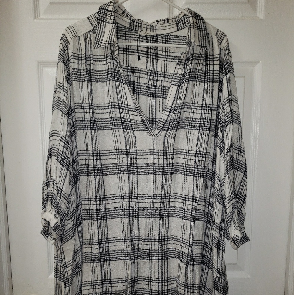 New w/o tags Long black and white tunic
